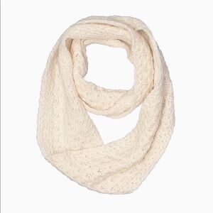 🌺 Kyber Outerwear Chunky Knit Ivory Infinity Wool Blend Scarf